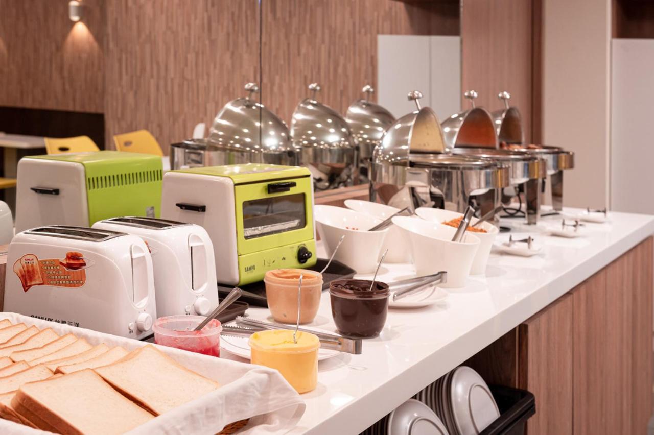 Peach Hotel Kota Hsinchu Bagian luar foto